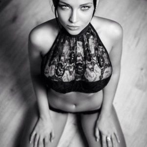 Holly - rencontre-Dominatrice-La Rochelle